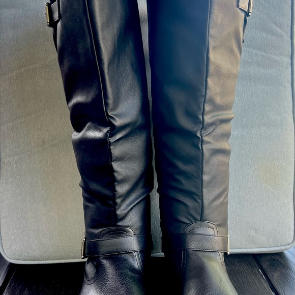 Tall black boots,low heel - Picture 2 of 7